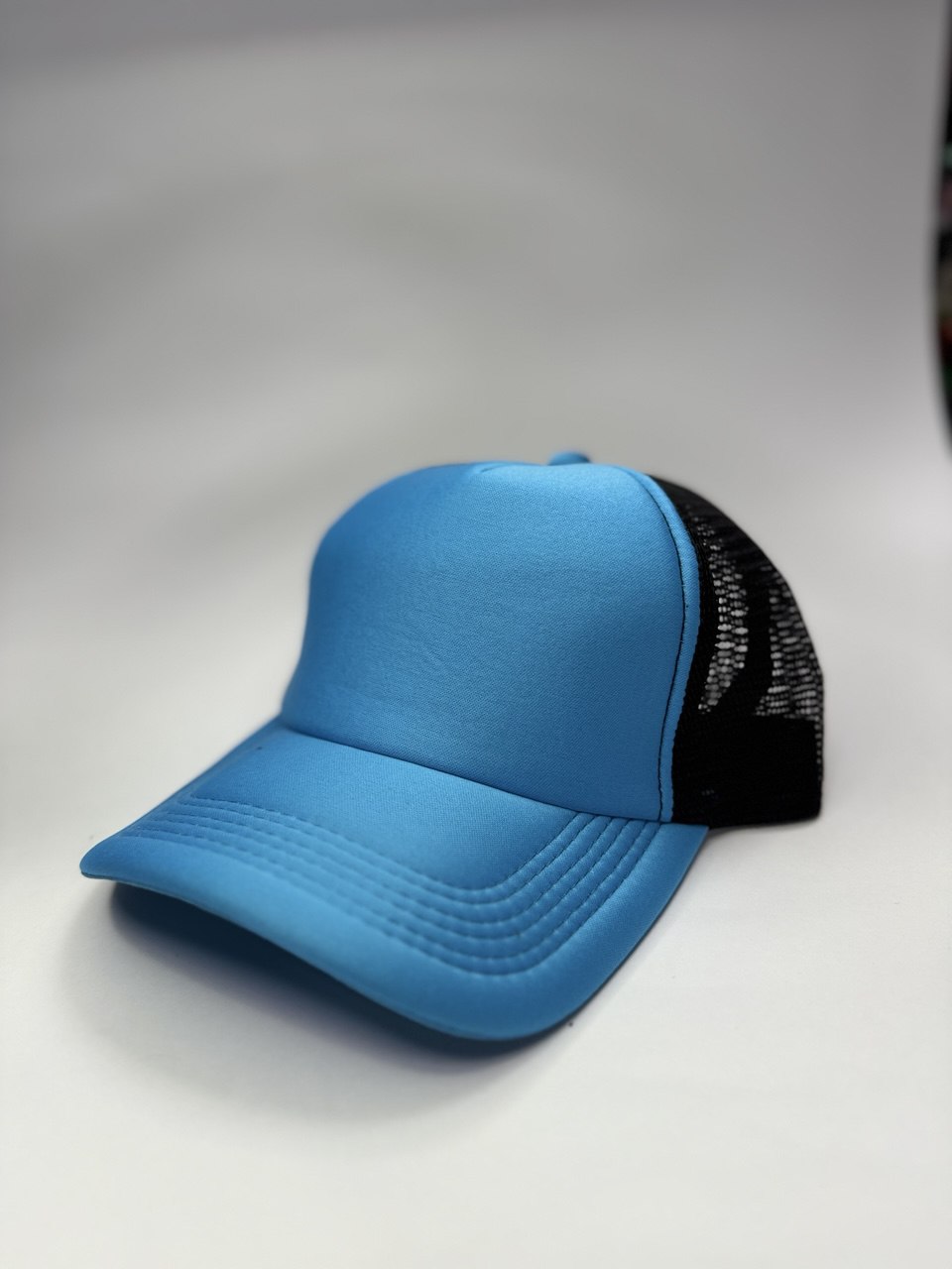 Gorra Acrilica Malla Azul Cielo y Negro