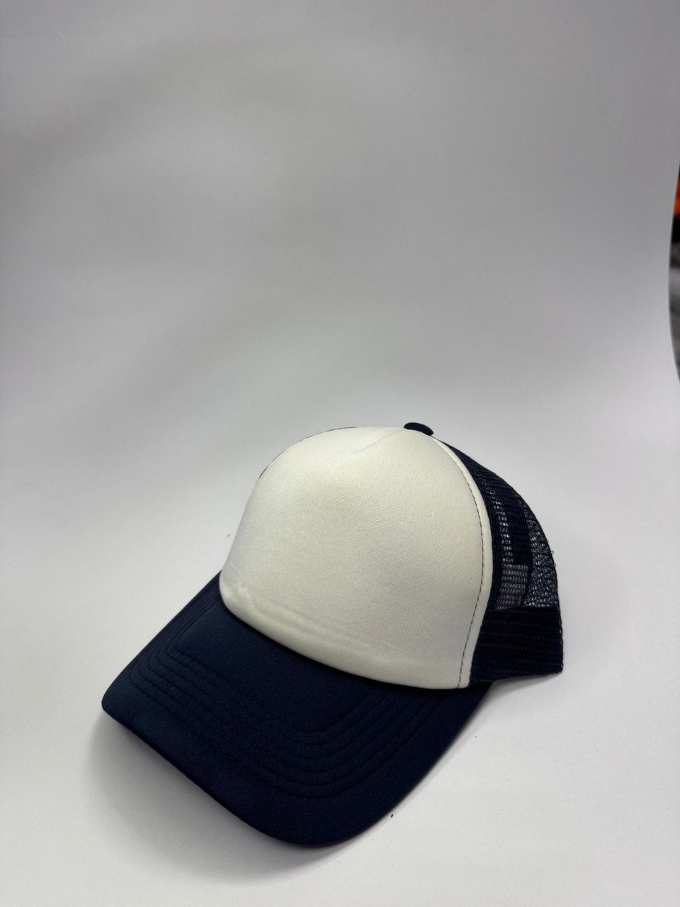 Gorra Acrilica Malla Blanca y Azul Marino