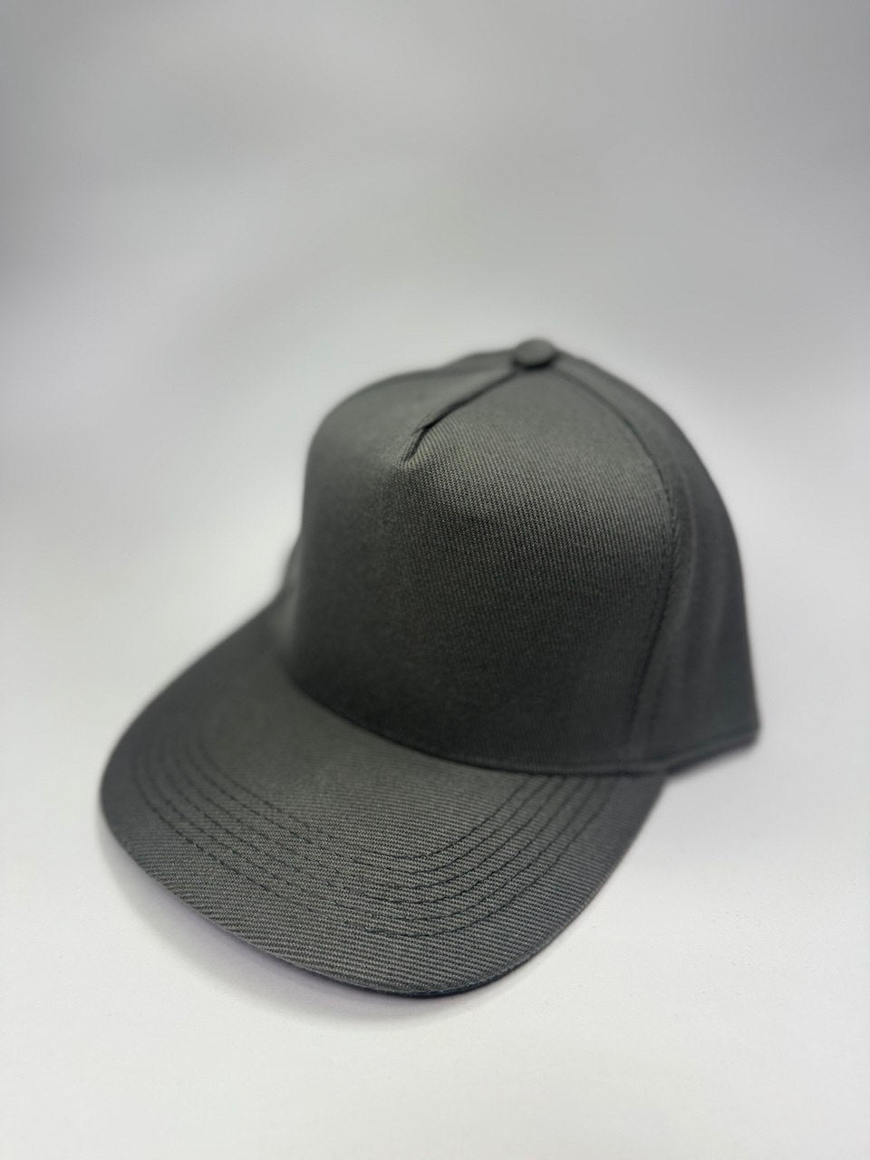 Gorra Drill Cinco Paneles Unicolor Gris