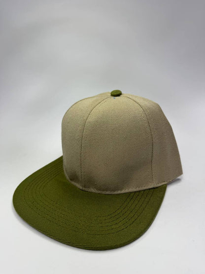 Gorra Plana Snapback Beige con Verde Oliva