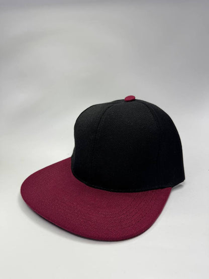 Gorra Drill Plana Snapback Negro y Vinotinto